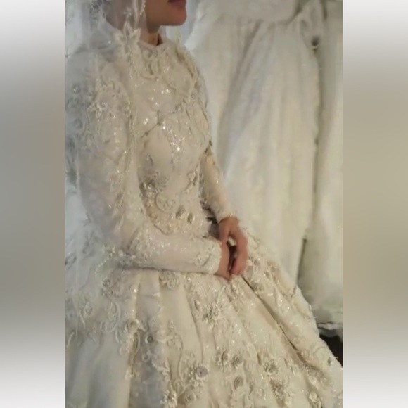 Sena Masoud A-Line Wedding gown/ Custom Made - Picture 2 of 4